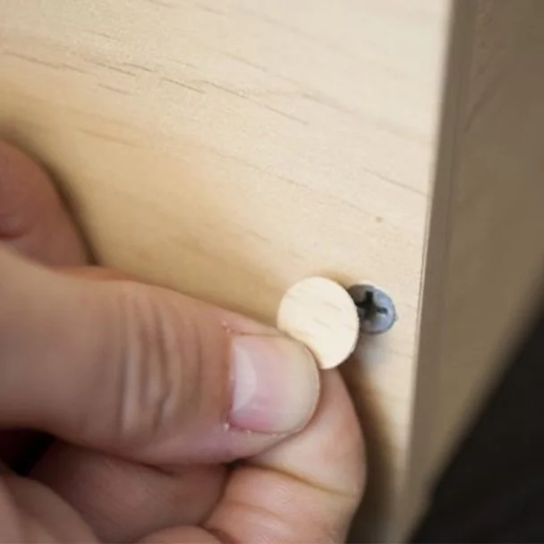 Plug Adhésif pour Masquer les Vis dans les Meubles de Cuisine (100 pcs)
