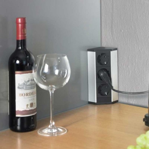 Tour des Bouchons d'Angle avec 3 Coups de Rouge