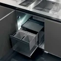Des Bacs De Recyclage Des Ordures, La Cuisine En Acier Inoxydable